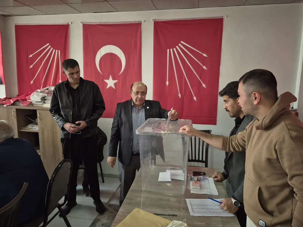 CHP Horasan İlçe Kongresi Yapıldı: Recep Eren Yeniden Başkan Seçildi