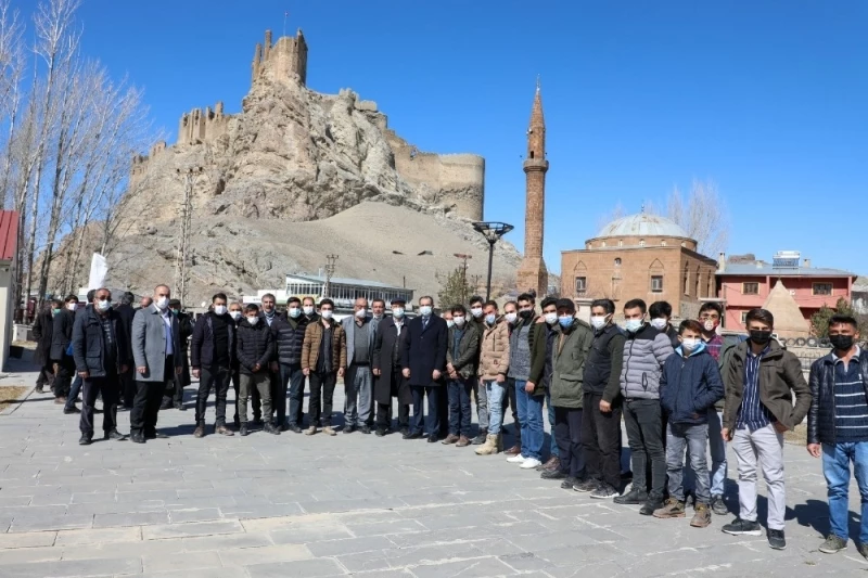 Başkan Tanış: “Yatırımlarla Hoşab Mahallesi’nin çehresini değiştireceğiz”