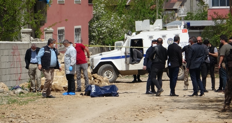Van’da şüpheli ölüm: Sokakta yakılmış ceset bulundu