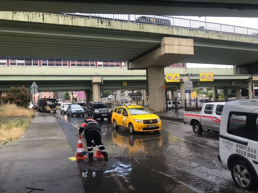 İBB EKİPLERİ 18 NOKTAYA MÜDAHALE ETTİ