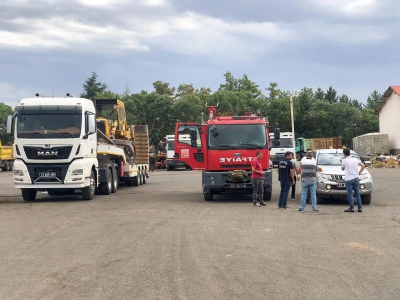 Bingöl’den Antalya’daki yangınlara iş makinesi desteği