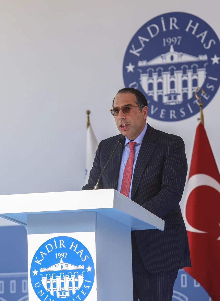 Kadir Has’ın Beyaz Güvercinlerinin Mezuniyet Coşkusu
