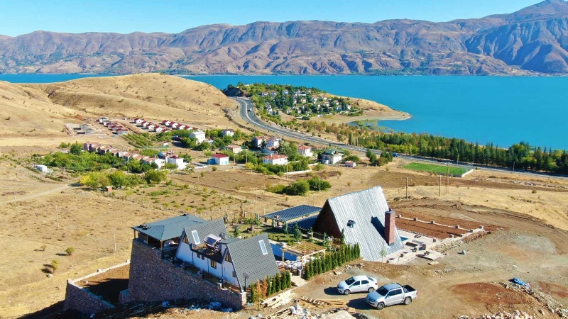 Göl manzaralı bungalov evler Elazığ’ın turizmine katkı sağlayacak