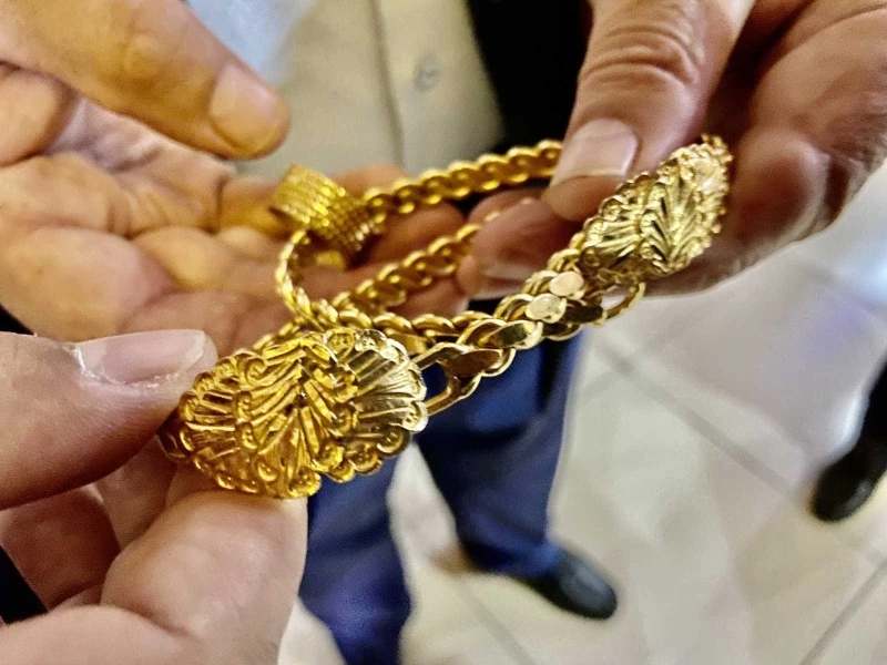 Bulduğu 70 bin lira değerindeki altınları sahibine teslim etti