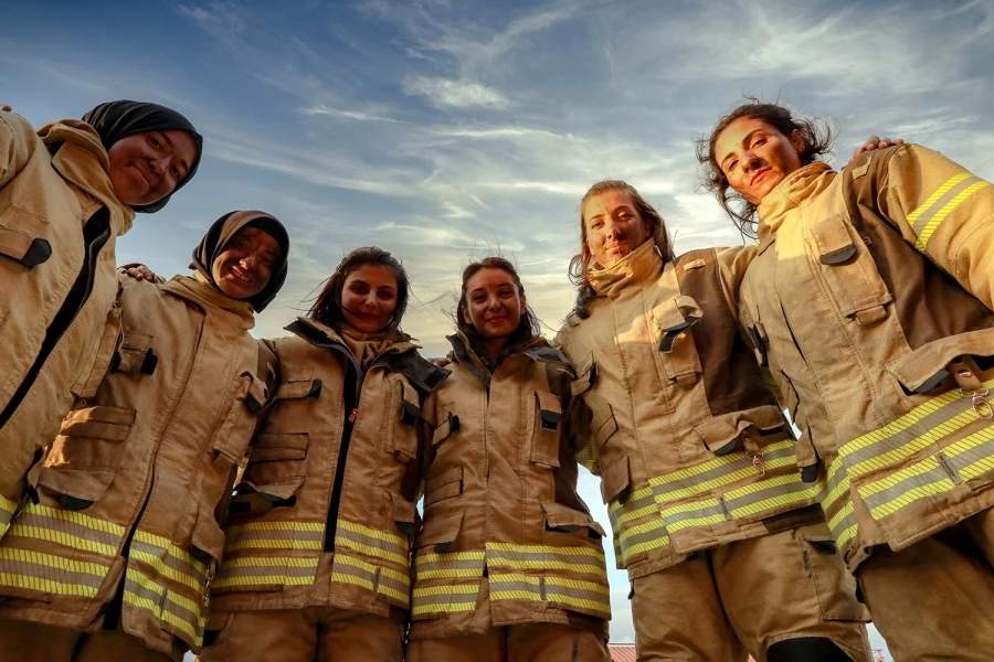 İBB İTFAİYE TARİHİNDE BİR İLK; KADIN İTFAİYECİLER İŞ BAŞINDA!