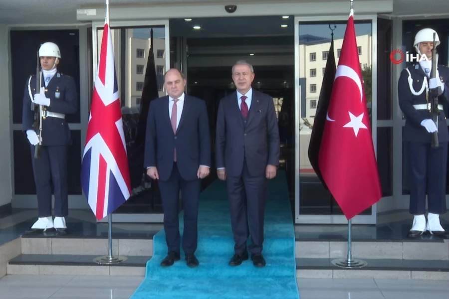 Bakan Akar, İngiltere Savunma Bakanı Wallace ile görüştü