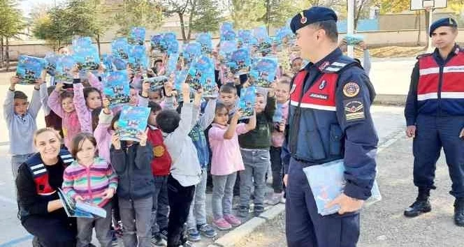Jandarma ekiplerinden öğrenci ve öğretmenlere eğitim