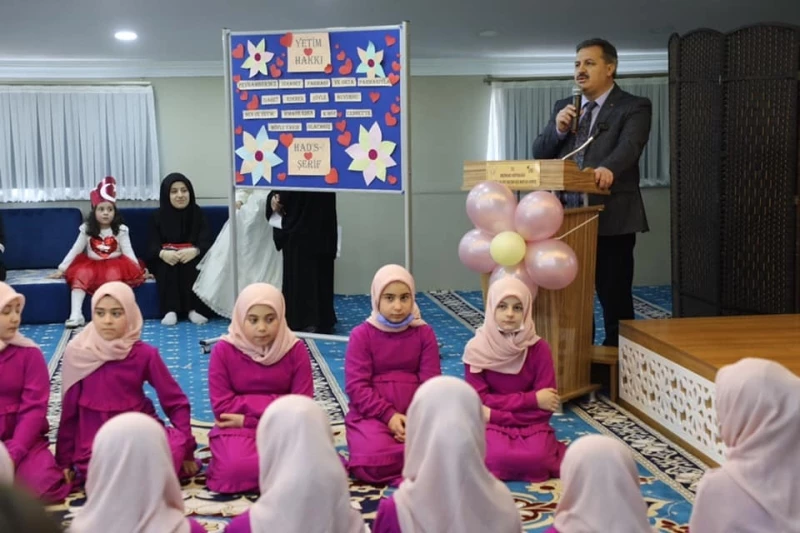 Kız Kur’an Kursu öğrencilerinden anlamlı program