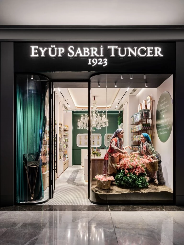 Eyüp Sabri Tuncer, İstanbul’da İlk Mağazasını Vadistanbul’da Açtı