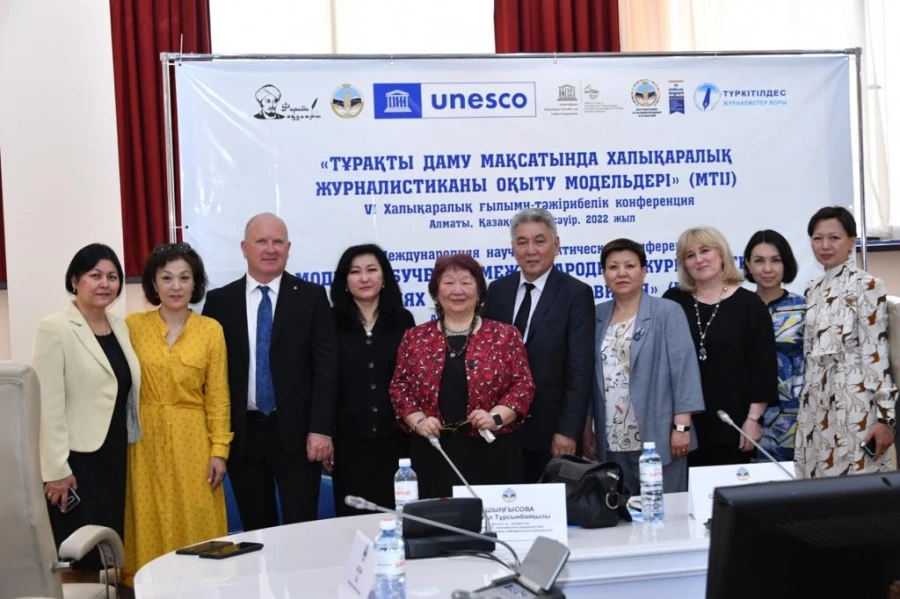 BUGÜN DÜNYA GAZETECİLİĞİ: İTİBAR VE GÜVEN KONULARI