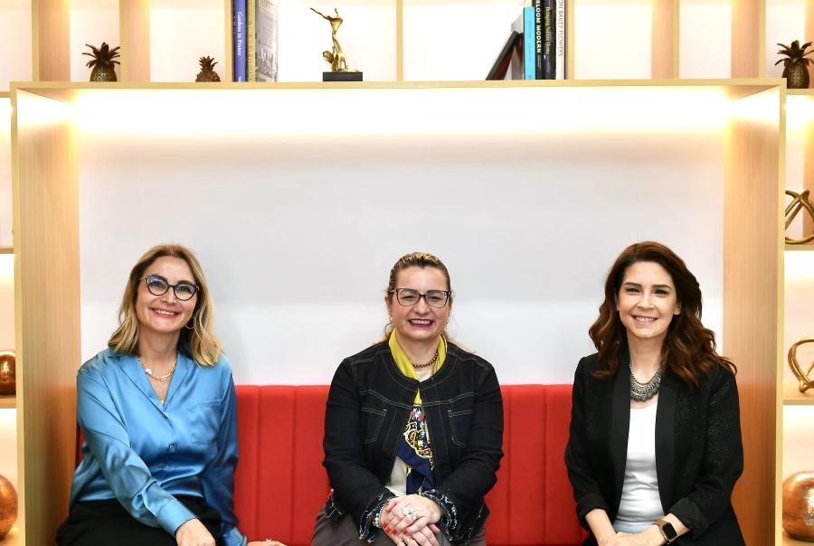 SAĞLIK SEKTÖRÜNDE KADIN LİDERLİĞİNİN ÖNÜNÜ AÇIYORUZ 