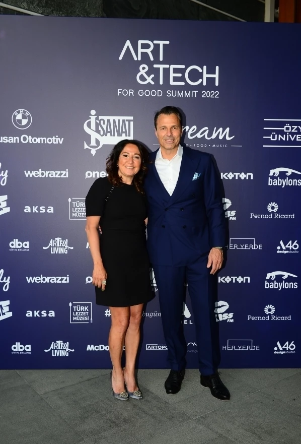 ÜNLÜ İSİMLER ART & TECH for GOOD SUMMIT 2022’NİN GALASINDA BİR ARAYA GELDİ