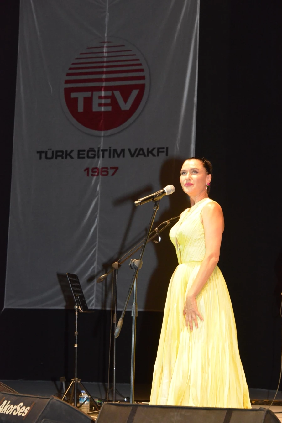 Çeşme Açıkhava’da Şevval Sam Konseri: Türk Eğitim Vakfı’nın 55. kuruluş yıldönümü coşkulu bir konserle kutlandı Türk Eğitim Vakfı’nın 55. kuruluş yıldönümü coşkulu bir konserle kutlandı