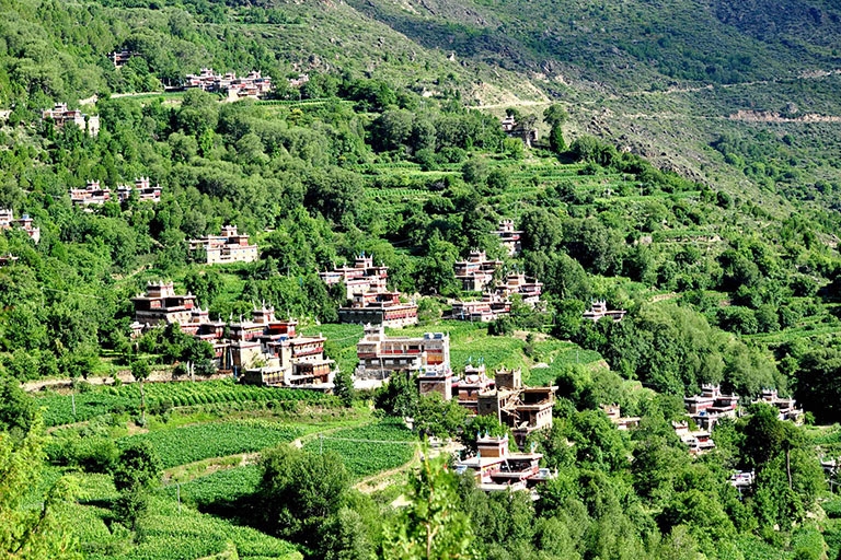 Tibet’in zirvesinde yaşayan 17 bin 555 kişi daha iyi bir yaşam için Shannan’a taşınacak