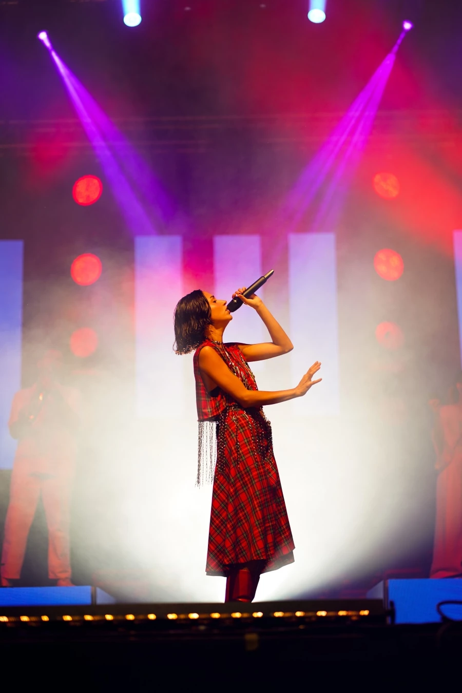 ZEYNEP BASTIK’TAN NEFES KESEN KONSER