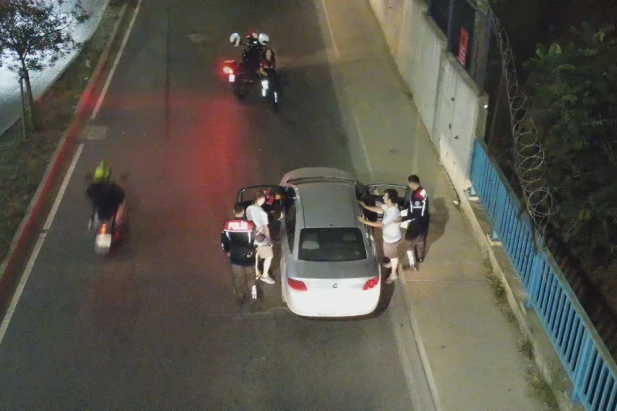 Polis, uygulamadan kaçan otomobili böyle yakaladı