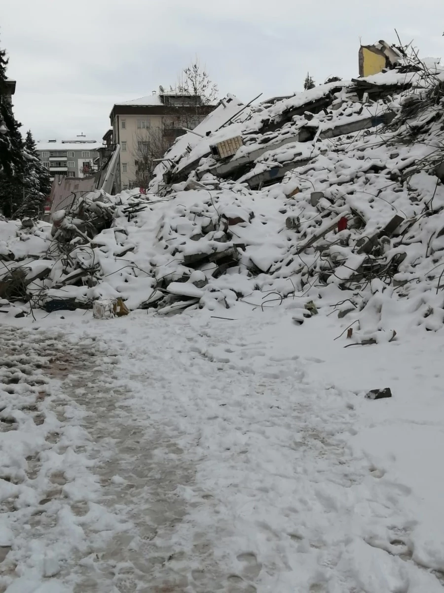 Deprem Gerçeği 1 / Toprak Yutmaktan Bıkmadı, Peki Ya Biz…