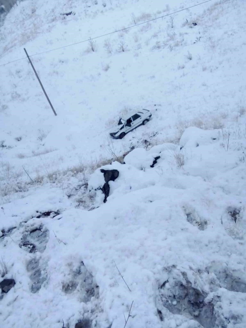 Ağrı’da kar yağışı kazaya neden oldu: 2 yaralı