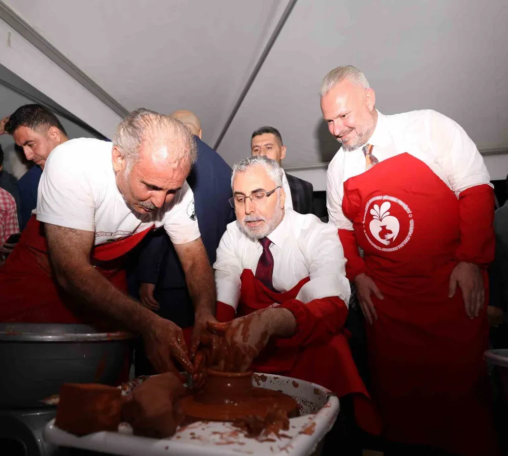 Dünya Menemen Çömlek Festivali’nde buluştu