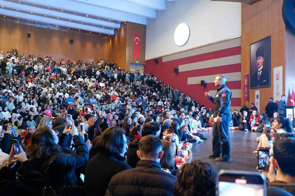 Bakan Mehmet Fatih Kacır ve Alper Gezeravcı Öğrencilerle Buluştu