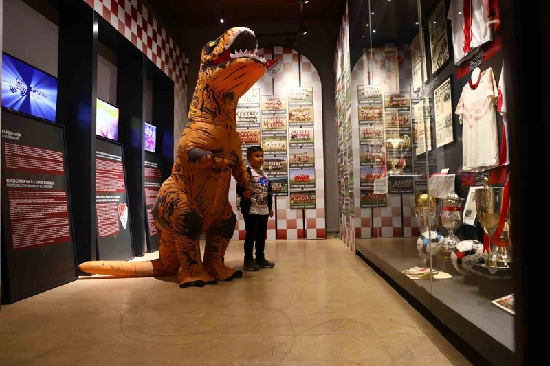 Elazığ Kent Müzesi’nde dinozor sürprizi: Ziyaretçiler gözlerine inanamadı