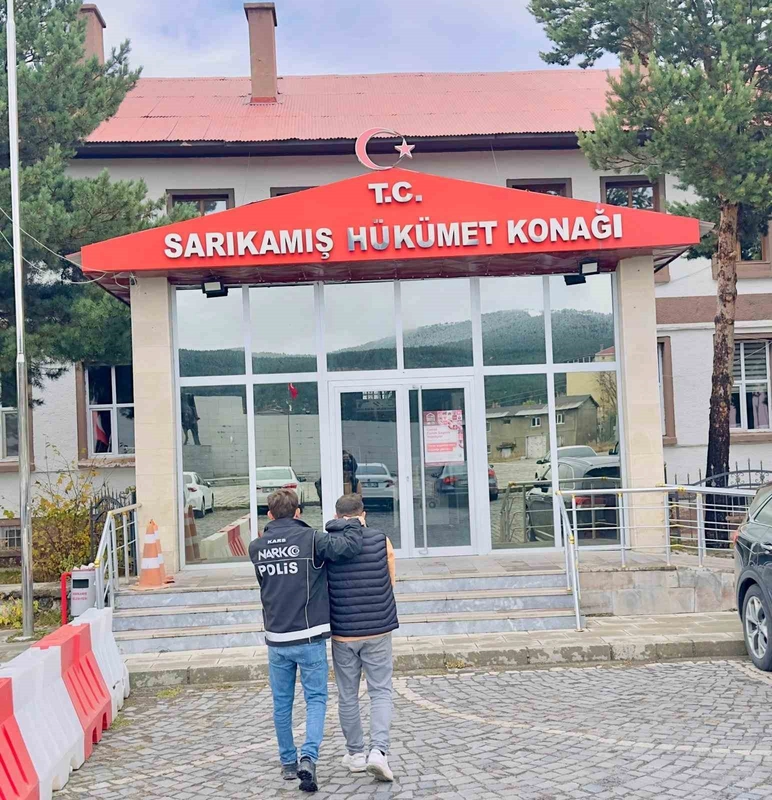 Kars’ta uyuşturucu ile yakalanan uzman çavuş tutuklandı
