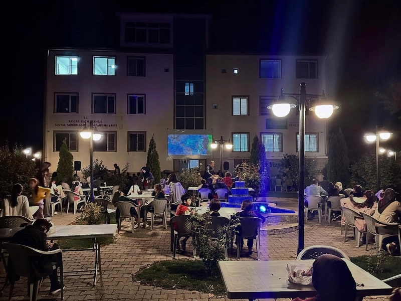 Arıcak ilçesinde açık hava sinema etkinliği