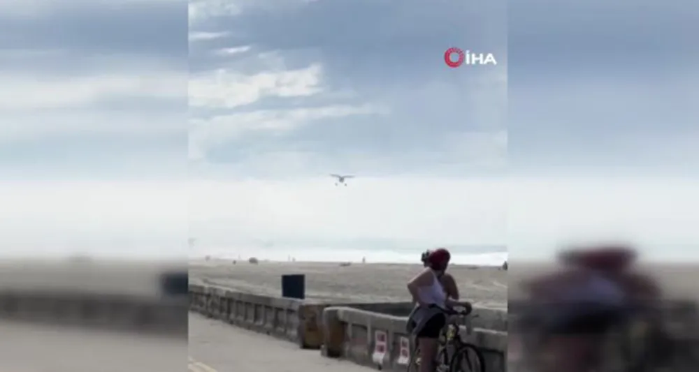 Motoru duran pervaneli uçak, ABD’de sahile acil iniş yaptı