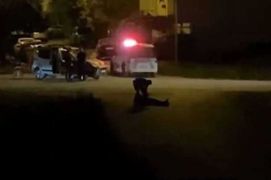 Arnavutköy’de gece yarısı sokak ortasında kavga: Polis güçlükle müdahale etti