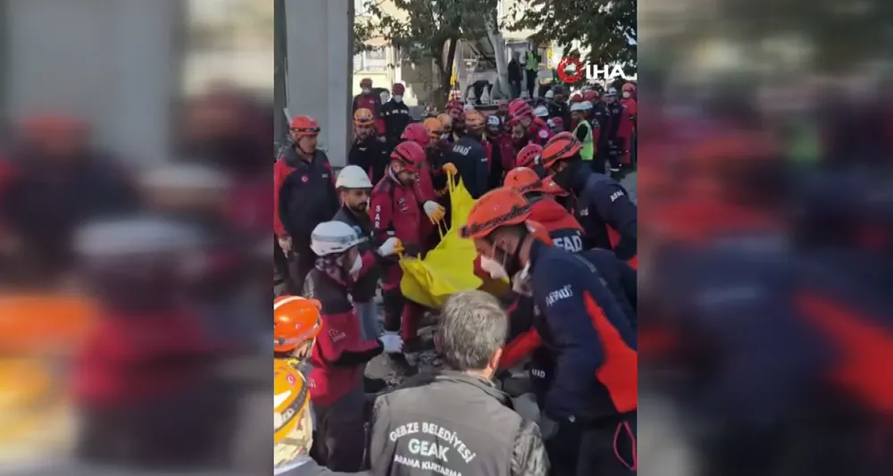 Kocaeli’de çöken binanın enkazından 2 kişinin cansız bedeni çıkarıldı