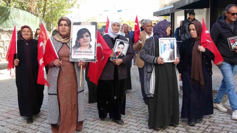 Vanlı Aileler Dualarla Yürüdü