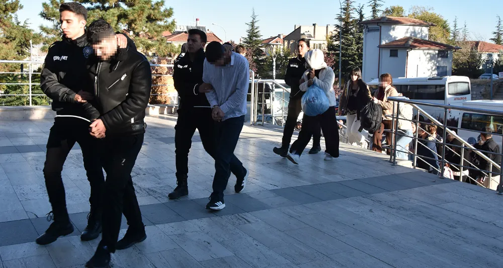 Öğretmen olacaktı, çete lideri oldu