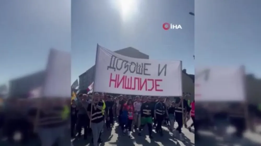  Sırbistan’da protesto hazırlığı: Yüzlerce öğrenci sokaklarda uyudu