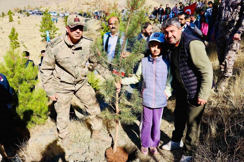 Tuğgeneral Öz, Şehit Anısına Fidan Dikti
