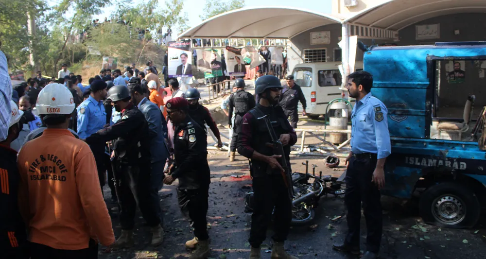 Pakistan’daki intihar saldırısını Pakistan Talibanı üstlendi