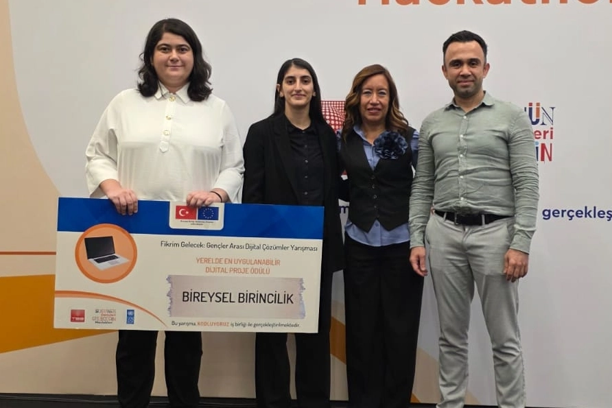 Manisalı Genç Ceylin Çaltepe Hackathon