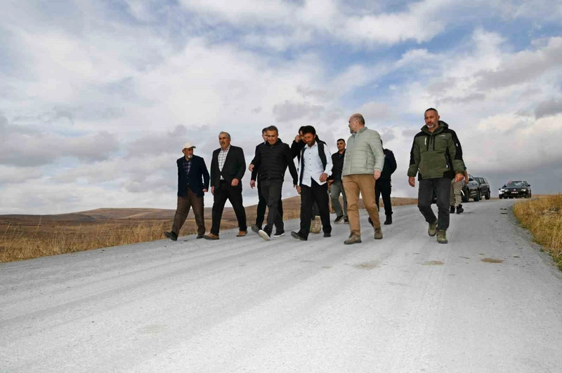 Vali Çiçek Köy Yollarında İnceleme Yaptı