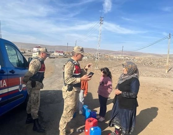 Jandarma Kadına Şiddetle Mücadele İçin Köy Köy Geziyor