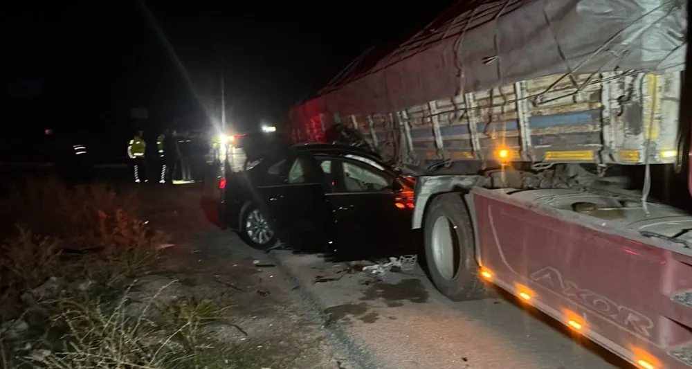 Otomobil tırla çarpıştı: 2 ölü, 2 yaralı