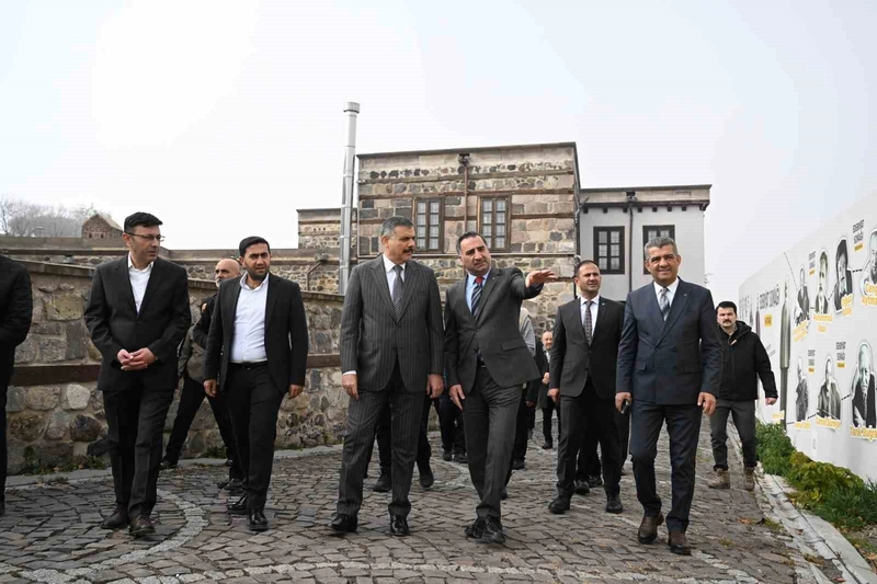 Vali Çiftçi, Dil ve Edebiyat Konağı