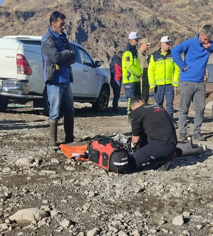 El freni açılan pikap baraja düştü: Mühendis Esra Sümer hayatını kaybetti