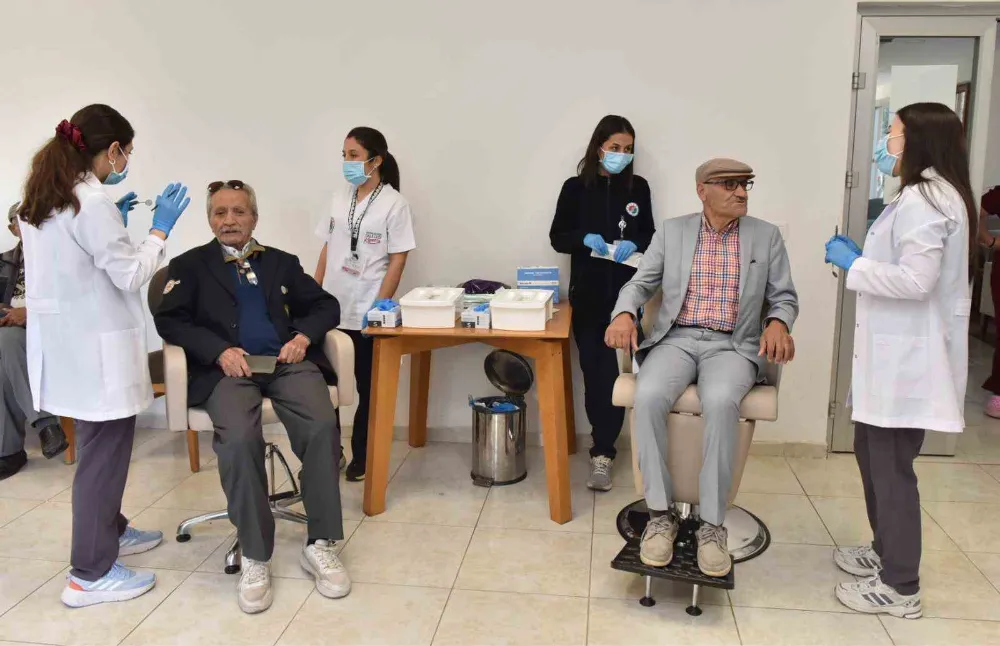 Kepez Belediyesi’nden huzurevi sakinlerine ağız ve diş sağlığı taraması