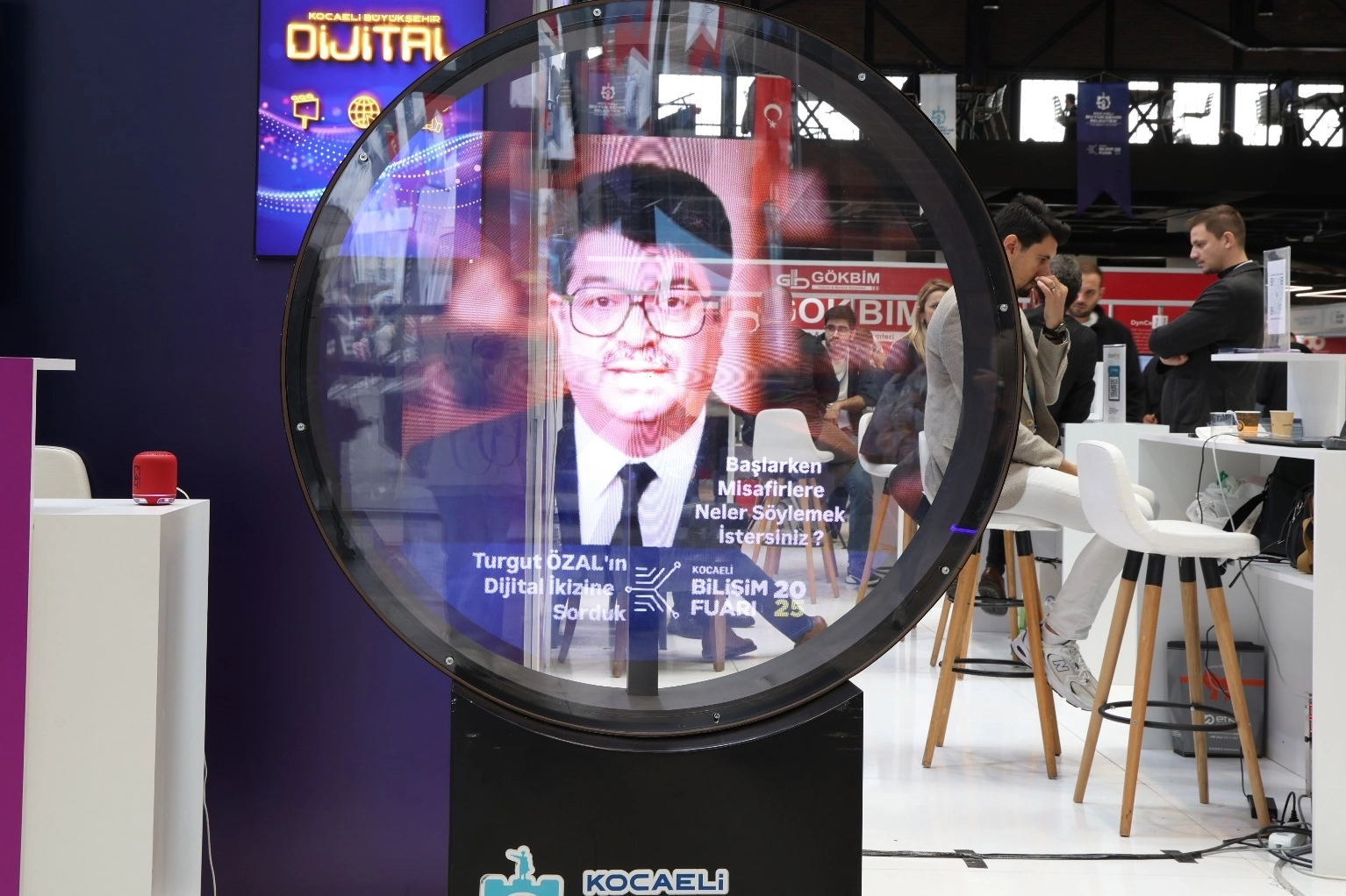 Turgut Özal Hologramla Kocaeli Bilişim Fuarı
