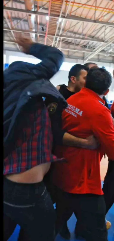 Kadın voleybol maçında kavga kamerada