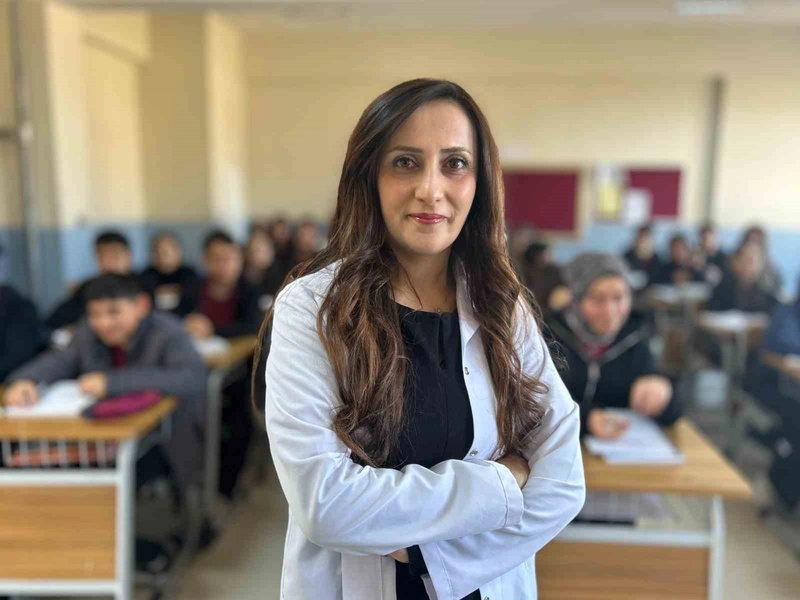 Vanlı Öğretmen Kendi Çabasıyla Korece Öğrenerek Öğrencilerine Işık Oluyor