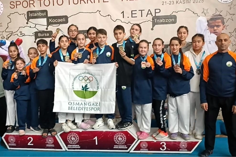 Bursa Osmangazili karatecilerden madalya yağmuru