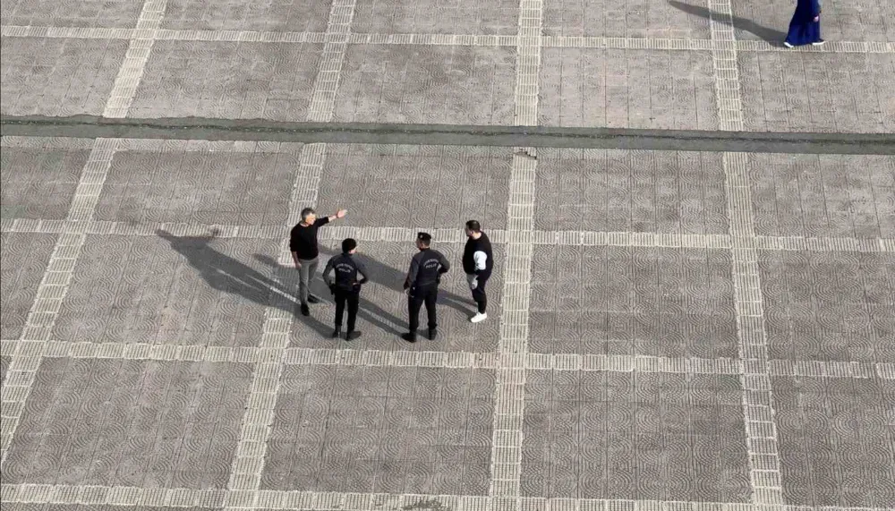 Meydandaki yumruklu kavgayı polis büyümeden önledi