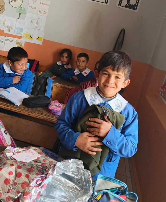 Köy Okulunda Yürek Isıtan Doğum Günü Sürprizi