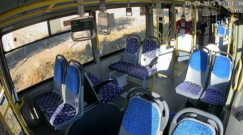 Yaralı köpeği kurtarmak için seferini yarıda bırakan halk otobüsü şoföründen insanlık dersi