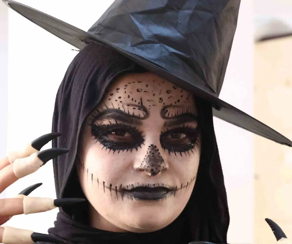   Antalya’da görenleri ‘korkutan’ makyaj